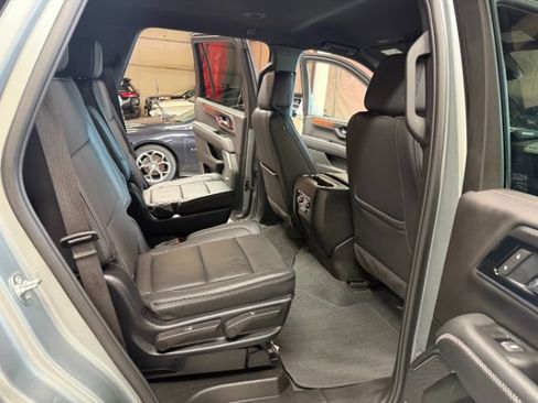 Used 2025 GMC Yukon Denali AWD/4WD image 32