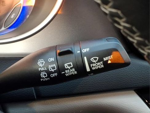 Used 2023 Chrysler Pacifica Touring-L FWD image 25