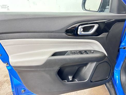 Certified 2024 Jeep Compass Limited image 22