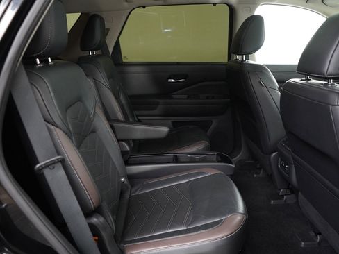 Used 2022 Nissan Pathfinder Platinum w/ Cargo Package image 11