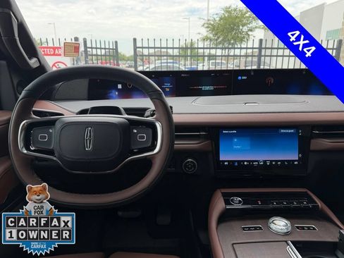 Used 2025 Lincoln Navigator Reserve AWD/4WD image 8
