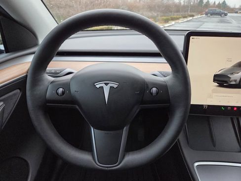 Used 2023 Tesla Model Y Long Range image 24