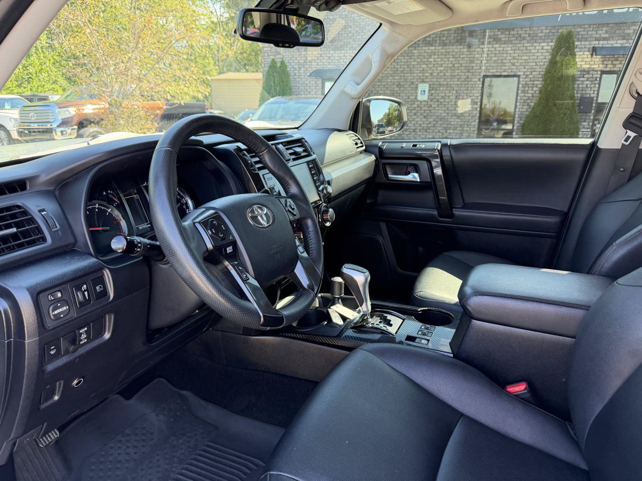 Used 2021 Toyota 4Runner TRD Off-Road Premium w/ Moonroof Package AWD/4WD image 10