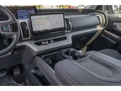 Used 2025 Ford Expedition Max Active AWD/4WD image 23