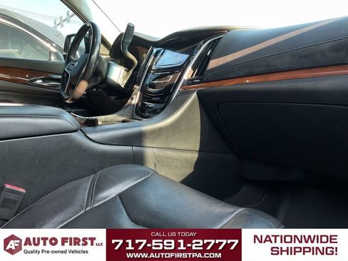 Used 2018 Cadillac Escalade ESV Luxury AWD/4WD image 17