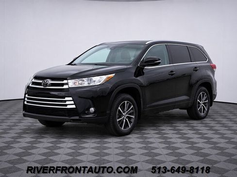 Used 2017 Toyota Highlander XLE AWD/4WD image 1