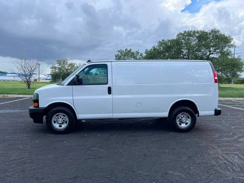 Used 2021 Chevrolet Express 2500 w/ Driver Convenience Package RWD image 8