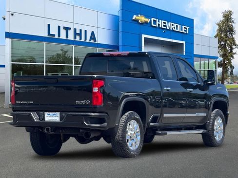 Used 2024 Chevrolet Silverado 2500 High Country w/ High Country Premium Package AWD/4WD image 2