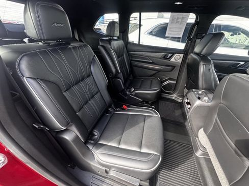 Used 2025 Buick Enclave Avenir w/ Super Cruise Package image 11