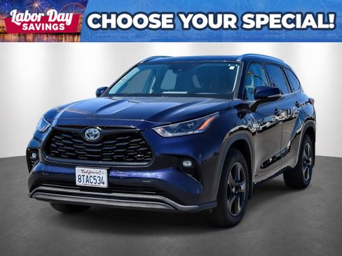 Used 2021 Toyota Highlander XLE AWD/4WD image 1