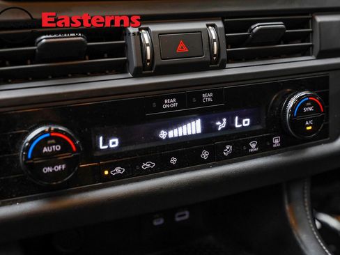 Used 2024 Nissan Pathfinder S image 26