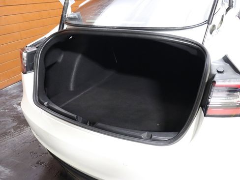 Used 2022 Tesla Model 3 image 17