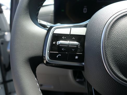 New 2026 Kia Carnival LXS FWD image 10