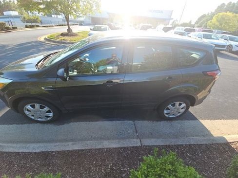 Used 2017 Ford Escape S FWD image 1