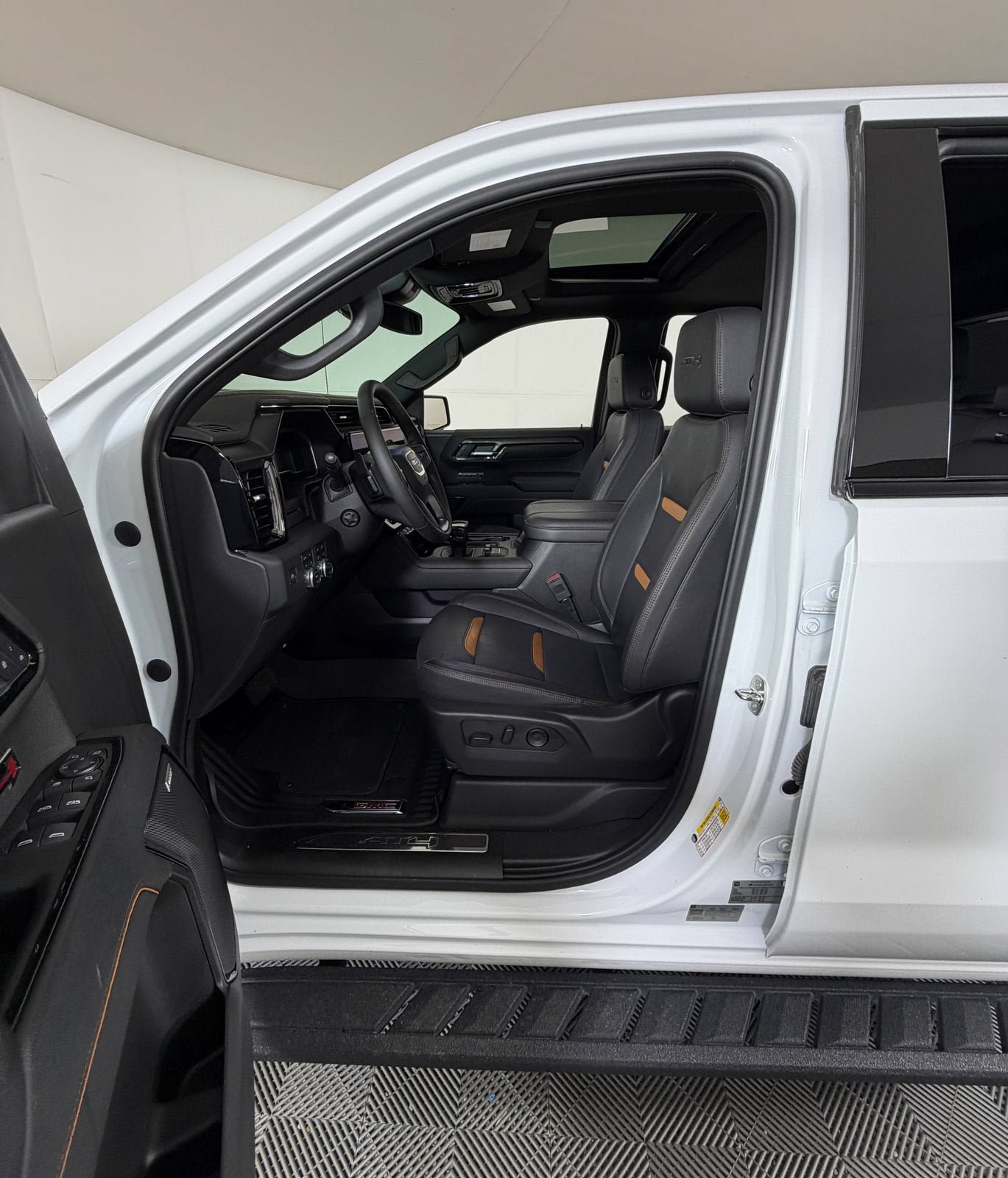 Certified 2024 GMC Sierra 1500 AT4 w/ AT4 Premium Package AWD/4WD image 8