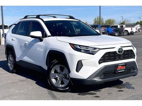 Used 2022 Toyota RAV4 XLE w/ XLE Grade Weather Package AWD/4WD image 2
