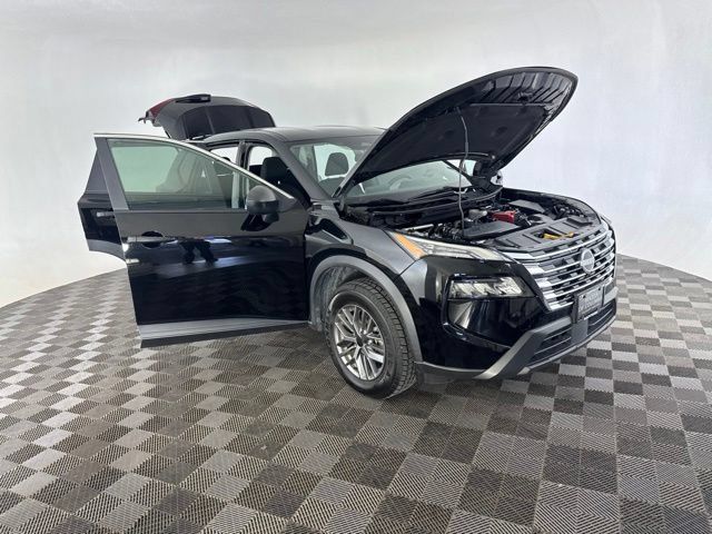 Used 2024 Nissan Rogue S AWD/4WD image 12