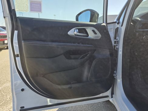 New 2026 Chrysler Pacifica Limited w/ S Appearance Package image 10