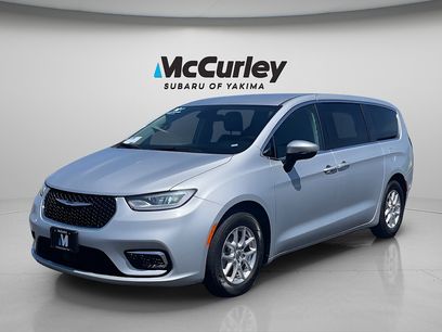 Used 2023 Chrysler Pacifica Touring-L