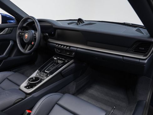 Used 2025 Porsche 911 Carrera image 31