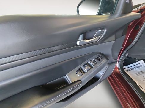 Used 2024 Nissan Altima 2.5 SV FWD image 10