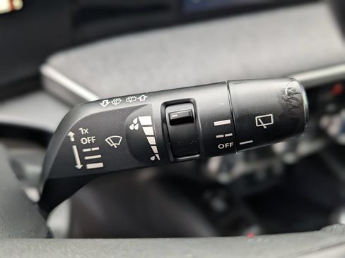 Used 2025 Nissan Kicks SV FWD image 34