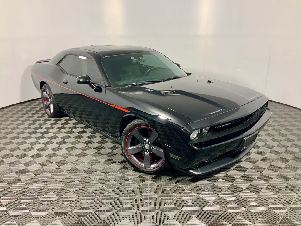 Used 2014 Dodge Challenger R/T w/ R/T Redline Group RWD image 2