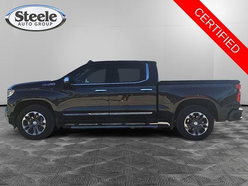 Used 2023 Chevrolet Silverado 1500 High Country w/ Technology Package image 2