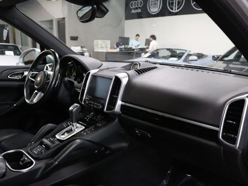 Used 2017 Porsche Cayenne S Platinum image 25