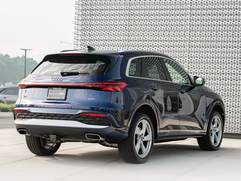 Certified 2025 Audi Q5 Premium w/ Premium Plus AWD/4WD image 4