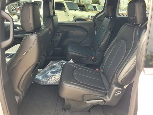 New 2026 Chrysler Voyager LX image 5