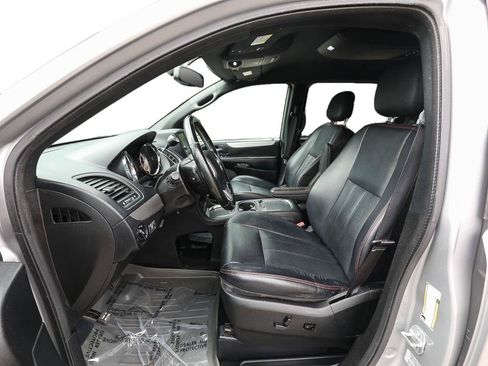 Used 2017 Dodge Grand Caravan GT FWD image 13