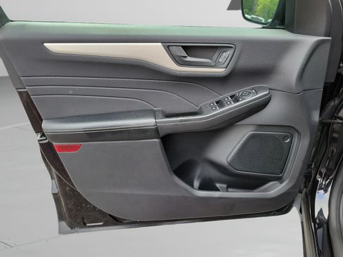 Used 2022 Ford Escape SE w/ SE Sport Appearance Package FWD image 18