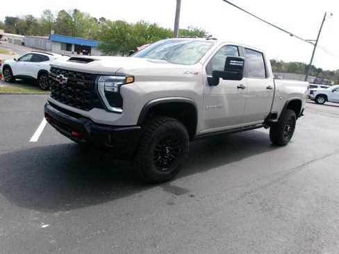 New 2026 Chevrolet Silverado 2500 ZR2 AWD/4WD image 9