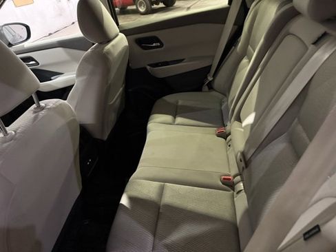 Certified 2025 Nissan Rogue SV image 27