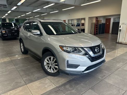 Used 2017 Nissan Rogue SV AWD/4WD image 1