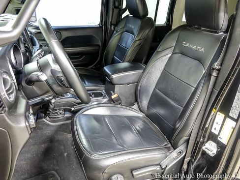 Used 2018 Jeep Wrangler Unlimited Sahara AWD/4WD image 9