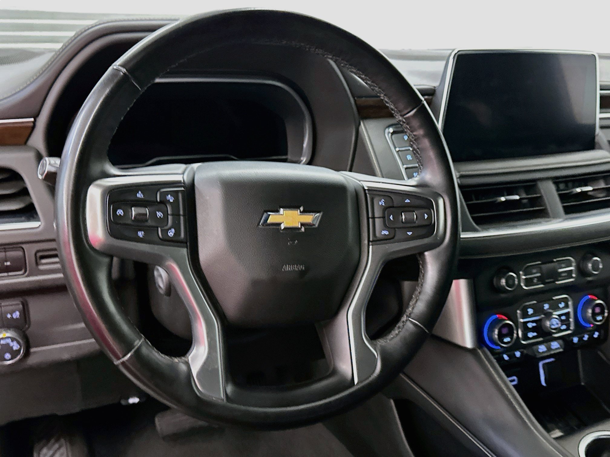 Used 2023 Chevrolet Suburban Premier AWD/4WD image 18