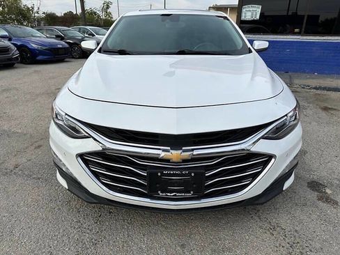 Used 2019 Chevrolet Malibu Premier w/ Sun and Wheel Package image 2