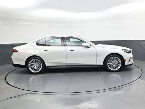 Used 2025 BMW 530i xDrive w/ Premium Package image 3