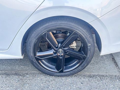 Used 2024 Nissan Sentra SR FWD image 12