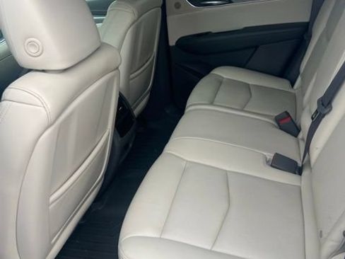 Used 2017 Cadillac XT5 Premium Luxury AWD/4WD image 4
