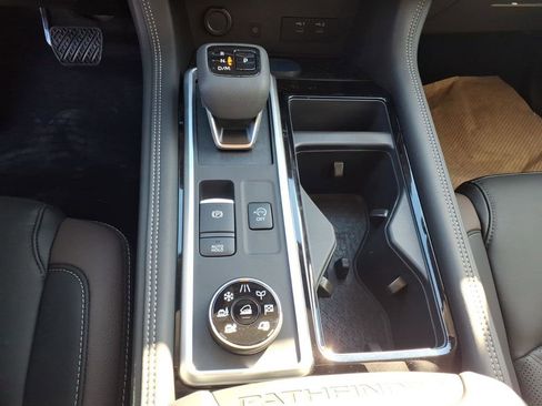 New 2026 Nissan Pathfinder Platinum image 14