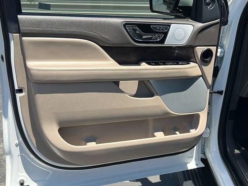 Certified 2024 Lincoln Navigator L Reserve AWD/4WD image 14