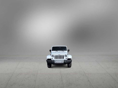 Used 2014 Jeep Wrangler Unlimited Sahara w/ Dual Top Group AWD/4WD image 3