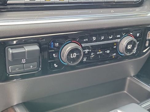 Used 2023 Chevrolet Silverado 1500 High Country w/ Technology Package AWD/4WD image 38