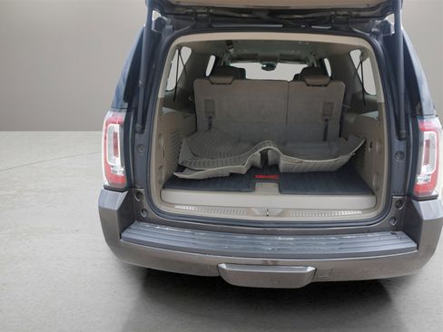 Used 2019 GMC Yukon XL SLT image 8