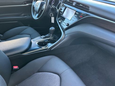 Used 2018 Toyota Camry LE image 18