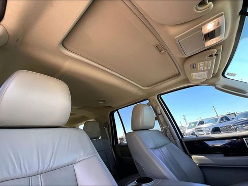 Used 2017 Lincoln Navigator Select RWD image 28