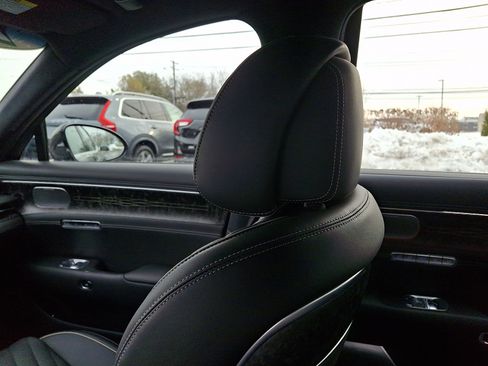 Certified 2025 Genesis G90 3.5T image 17